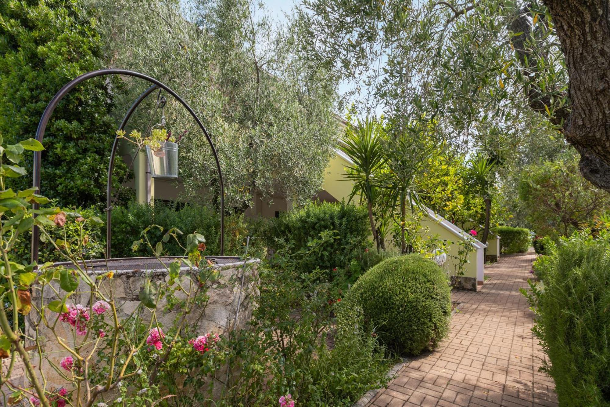 Residence Villa Le Macine ヴィエステ エクステリア 写真